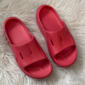 HOKA ORA
Recovery 3 Slides size 9